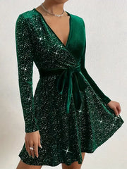 Elegancka aksamitna sukienka z dekoltem w serek