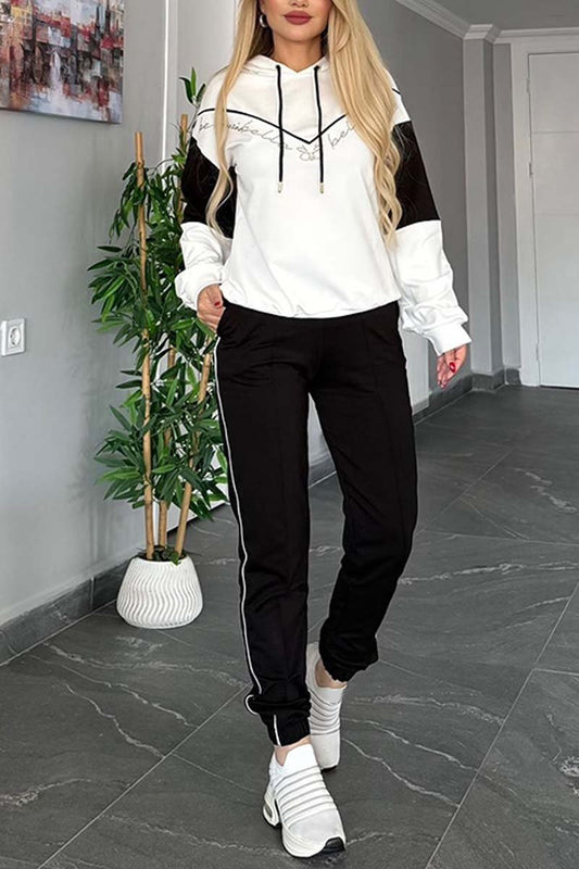 Damski dres z kapturem i nadrukiem w stylu casual