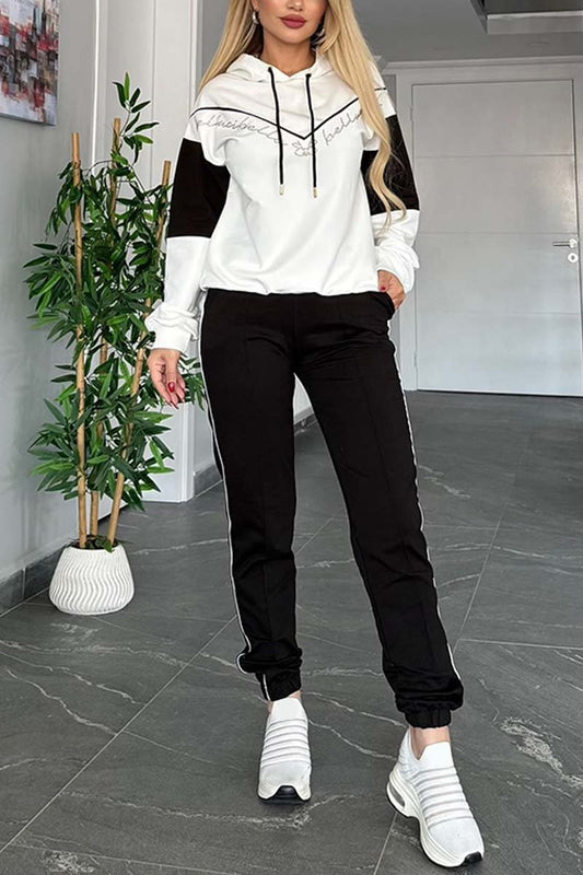 Damski dres z kapturem i nadrukiem w stylu casual