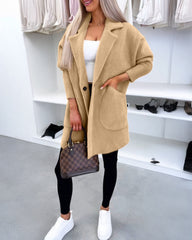 Casualowy płaszcz z kołnierzykiem i długimi rękawami, zapinany na guziki i kieszeniami