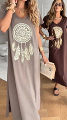 Damska sukienka swobodna z dekoltem w serek i nadrukiem